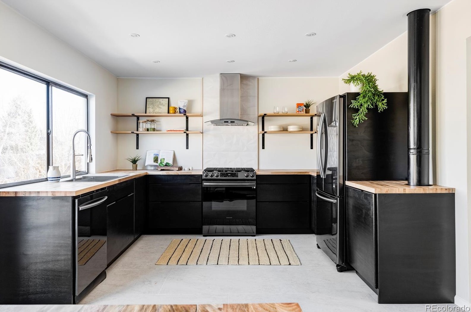 8174 Field Cir, Arvada CO  80005-2440 exterior