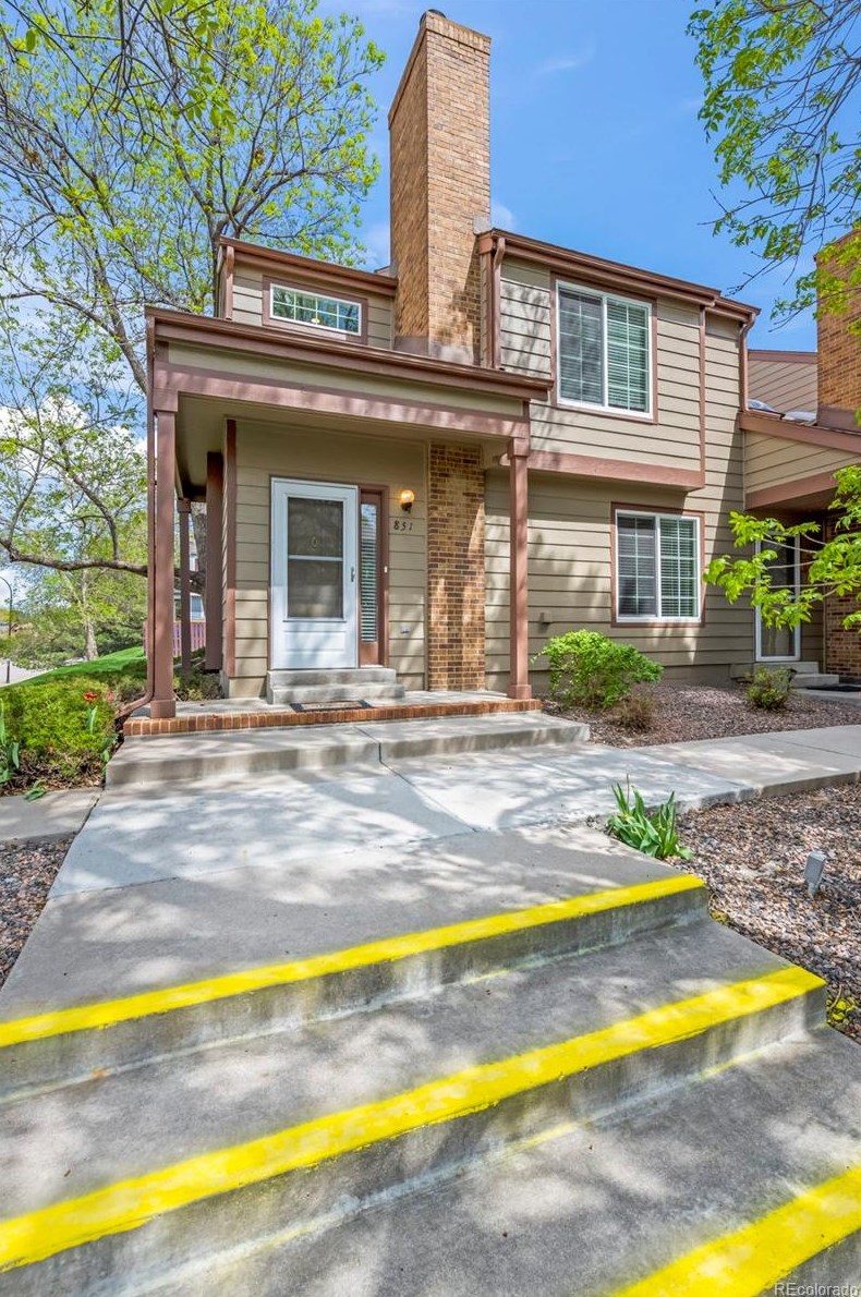 851 Summer Dr, Littleton CO 80126-3095 exterior