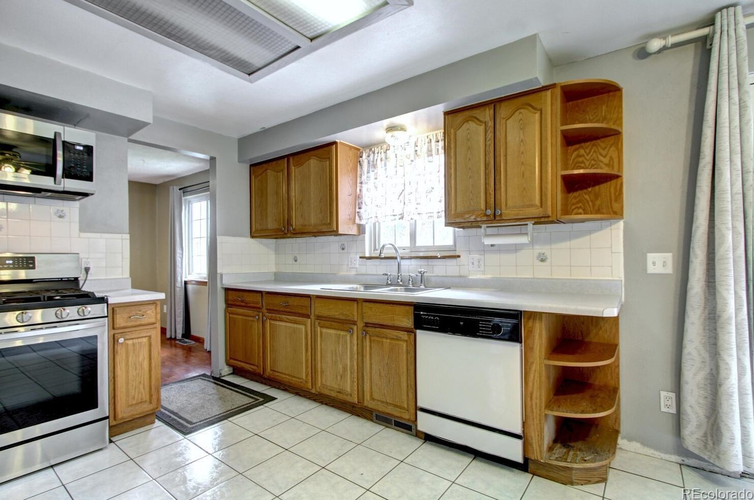 4991 Fld Way, Littleton CO 80127-8528 exterior