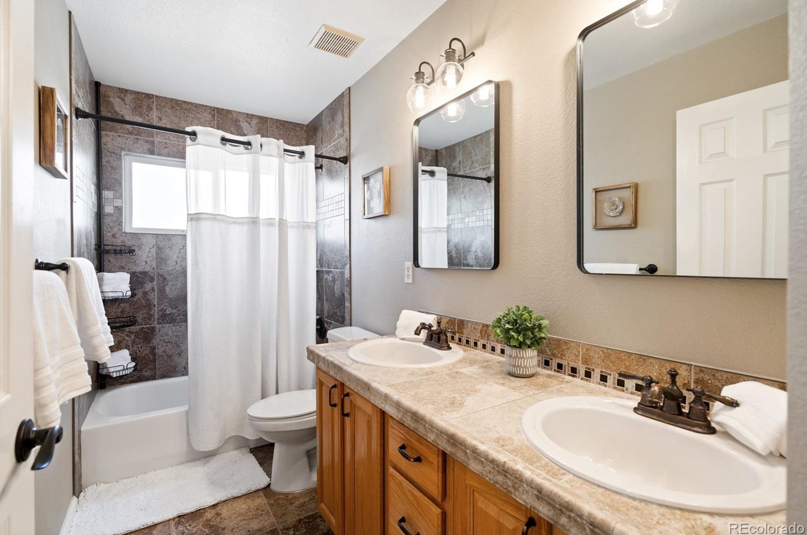 6645 Berry Ave, Littleton CO 80123-0820 exterior