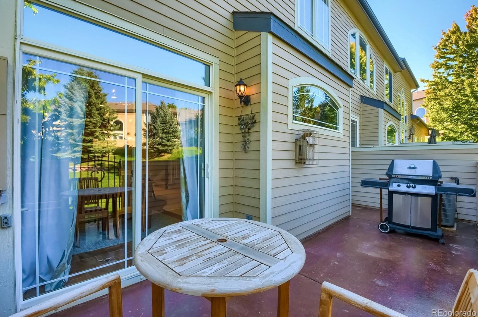 4333 Queen Ct, Littleton CO 80127-3302 exterior