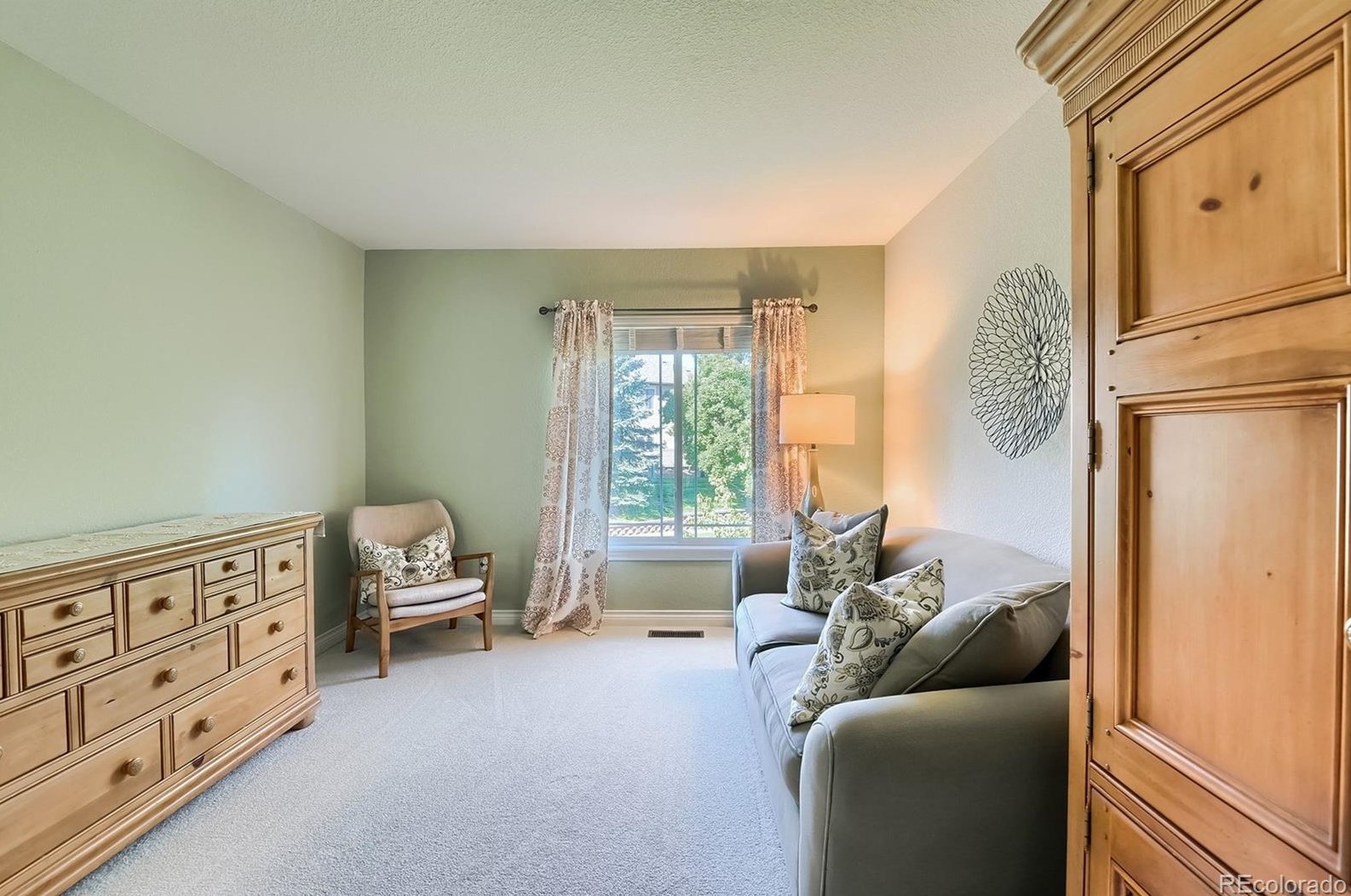 4333 Queen Ct, Littleton CO 80127-3302 exterior