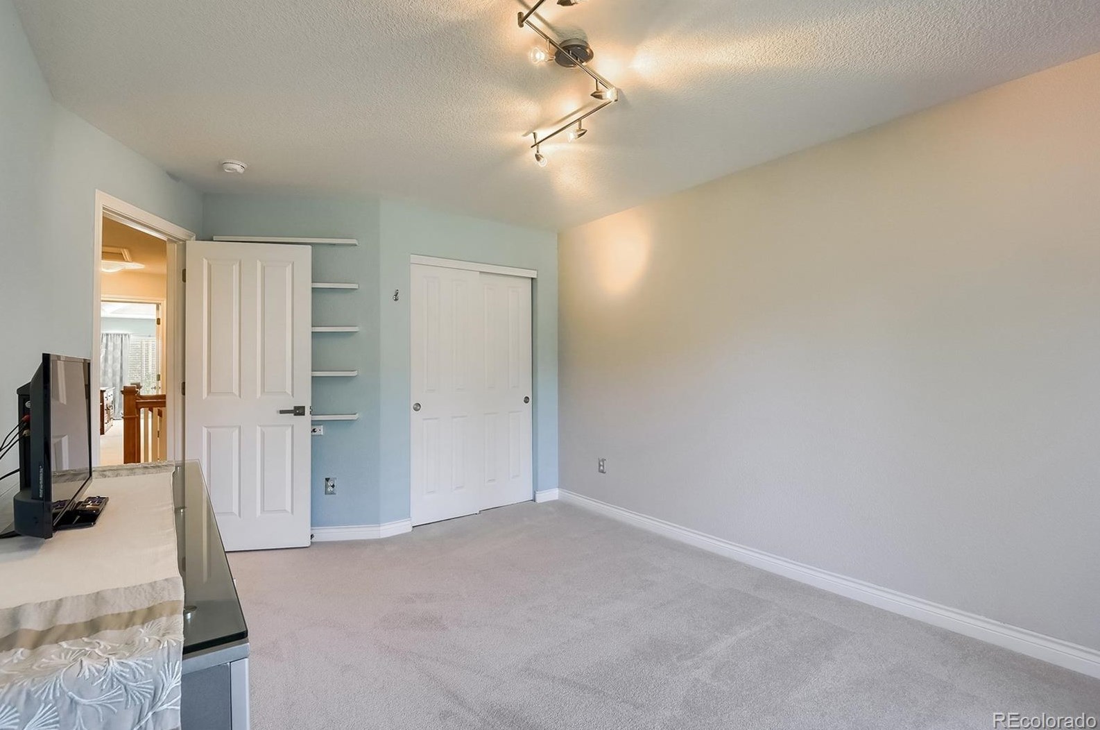 4333 Queen Ct, Littleton CO 80127-3302 exterior