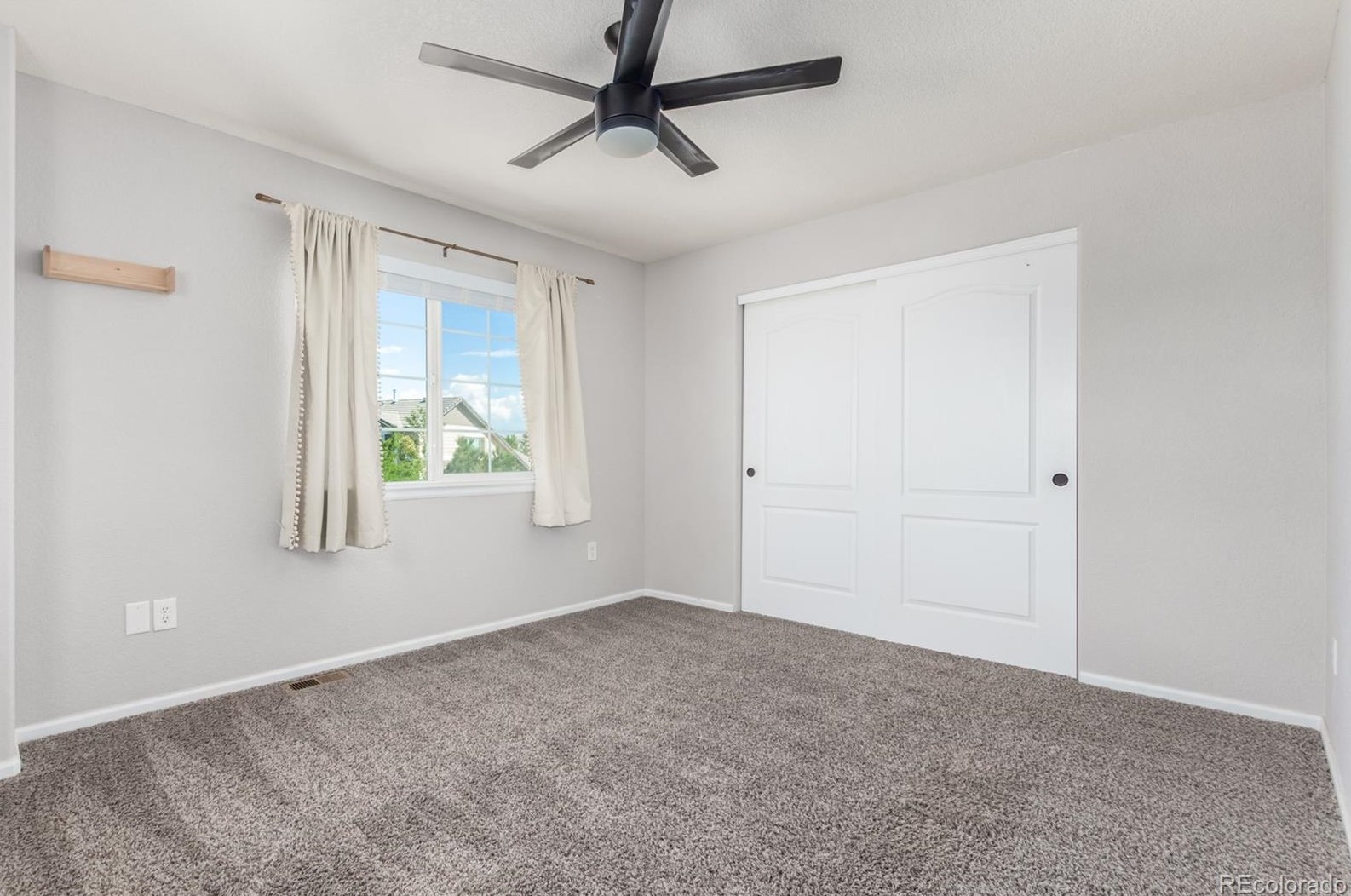 19 Peabody St, Castle Rock CO  80104-8812 exterior