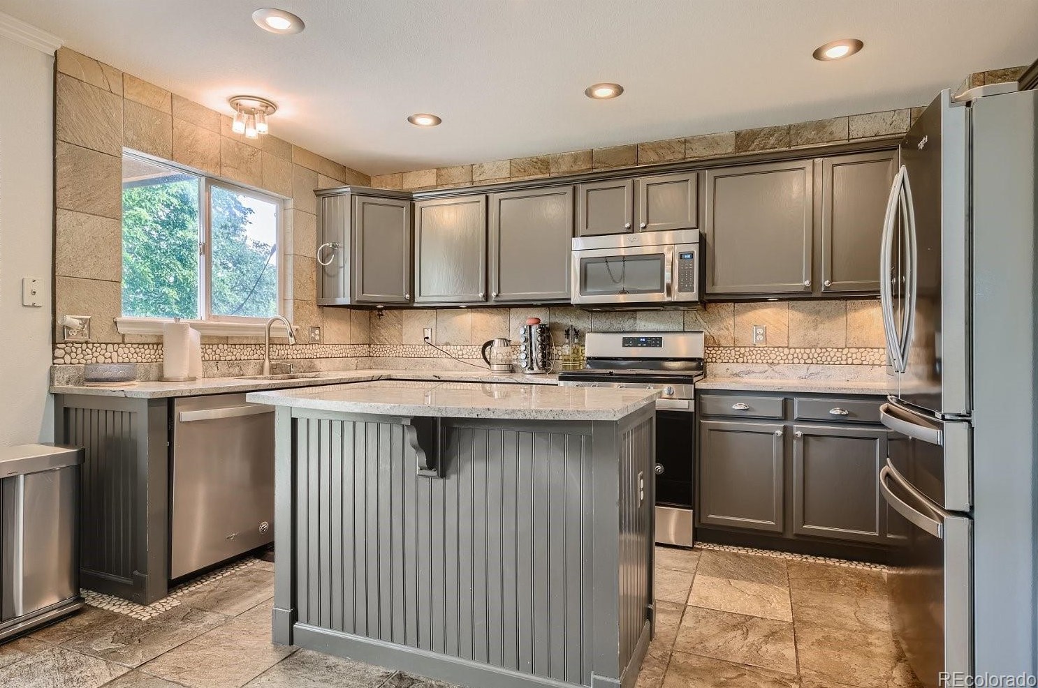 9615 Moss Rose Cir, Littleton CO  80129-6435 exterior