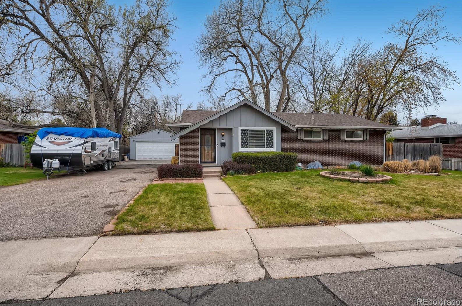 2858 Peakview Cir, Littleton CO 80121-3252 exterior