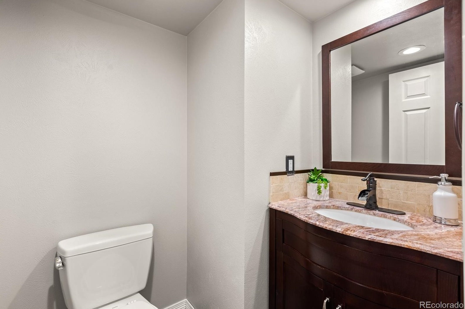 8858 Quarto Ave, Littleton CO 80128-4269 exterior