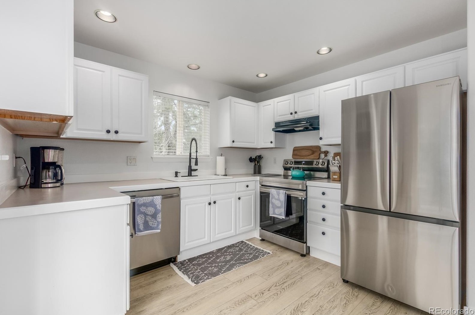 8602 Balsam St, Littleton CO 80128-6112 exterior