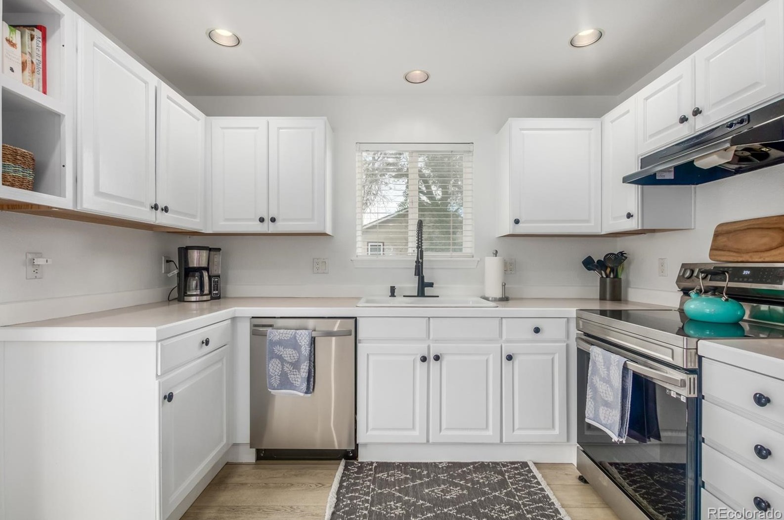 8602 Balsam St, Littleton CO 80128-6112 exterior