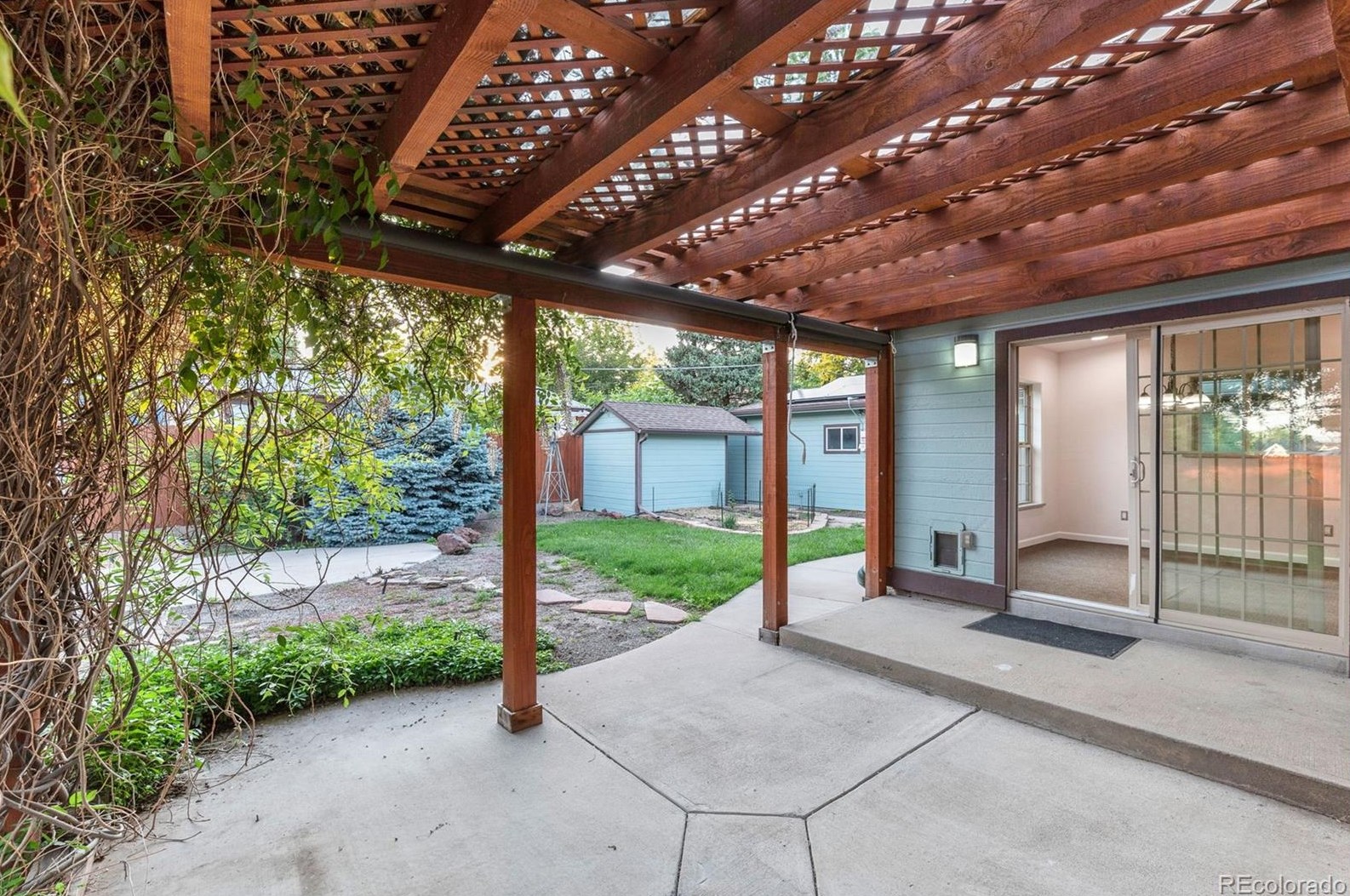 6049 Vivian St, Arvada CO  80004-4130 exterior