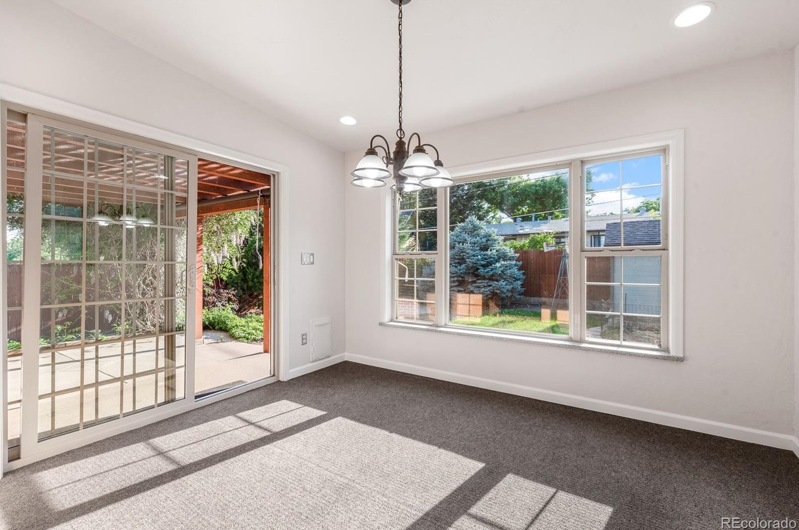 6049 Vivian St, Arvada CO  80004-4130 exterior