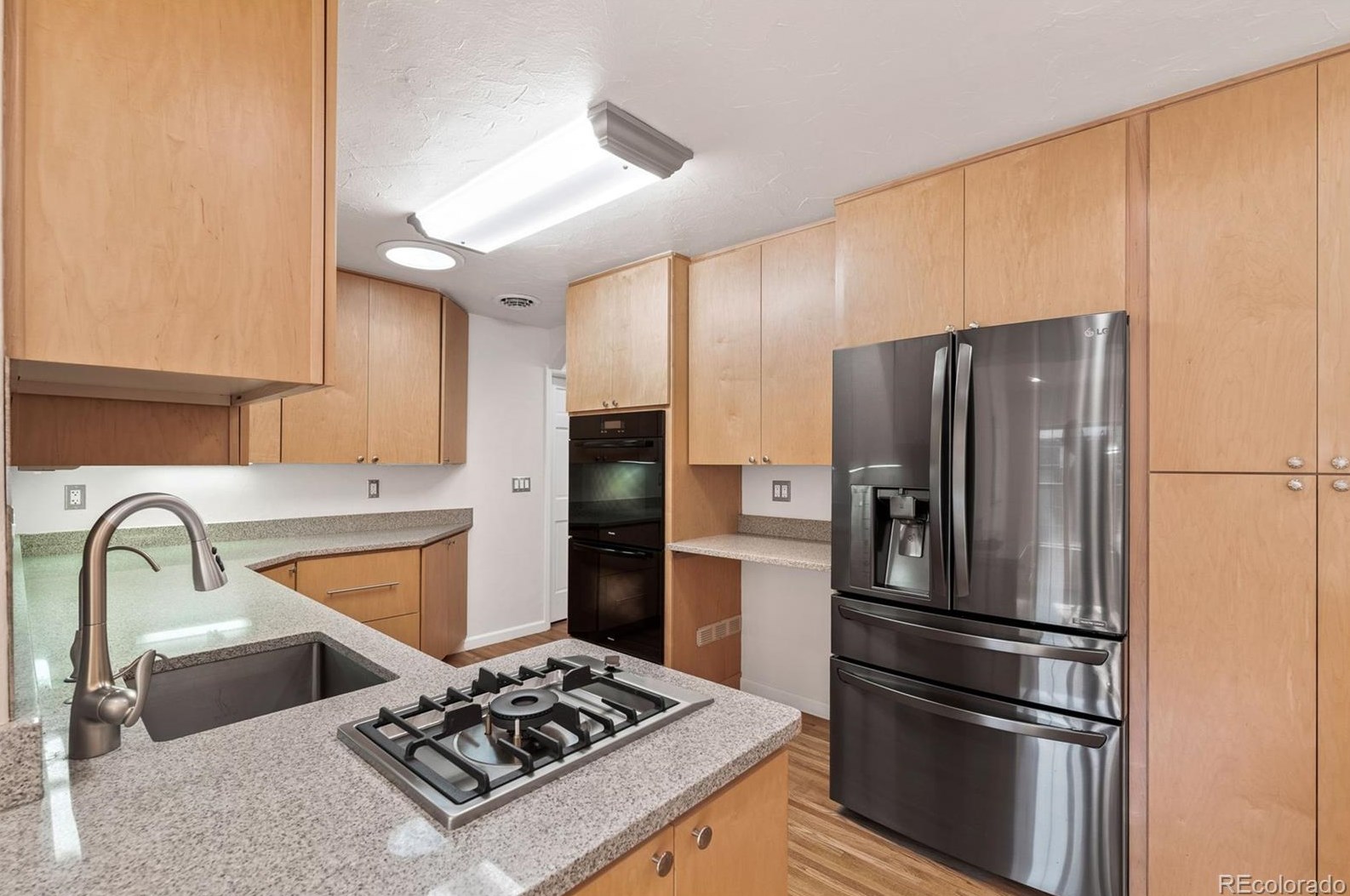 6049 Vivian St, Arvada CO  80004-4130 exterior