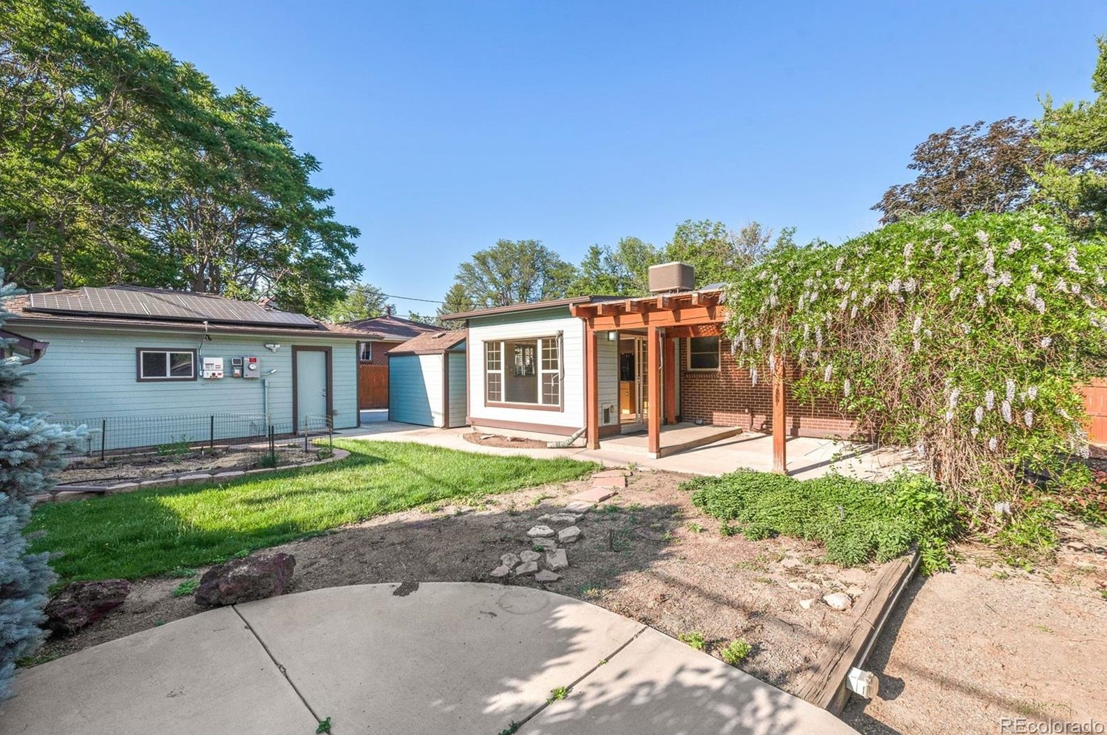 6049 Vivian St, Arvada CO  80004-4130 exterior