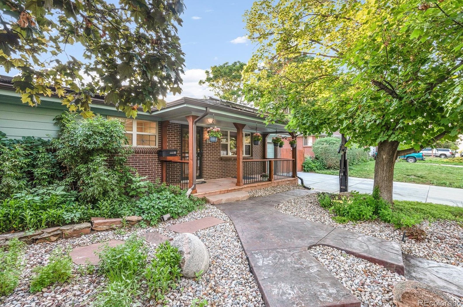 6049 Vivian St, Arvada CO  80004-4130 exterior
