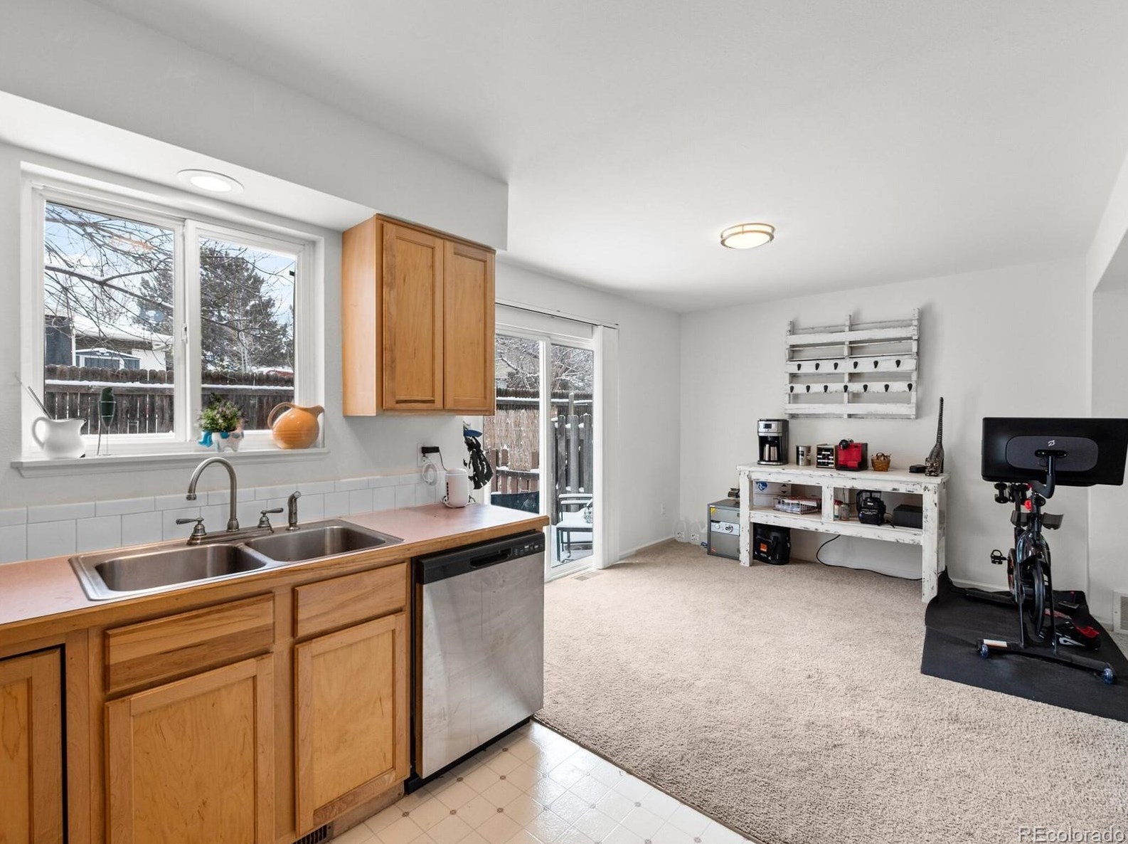 2162 Meadow Ct, Longmont CO  80501-1523 exterior