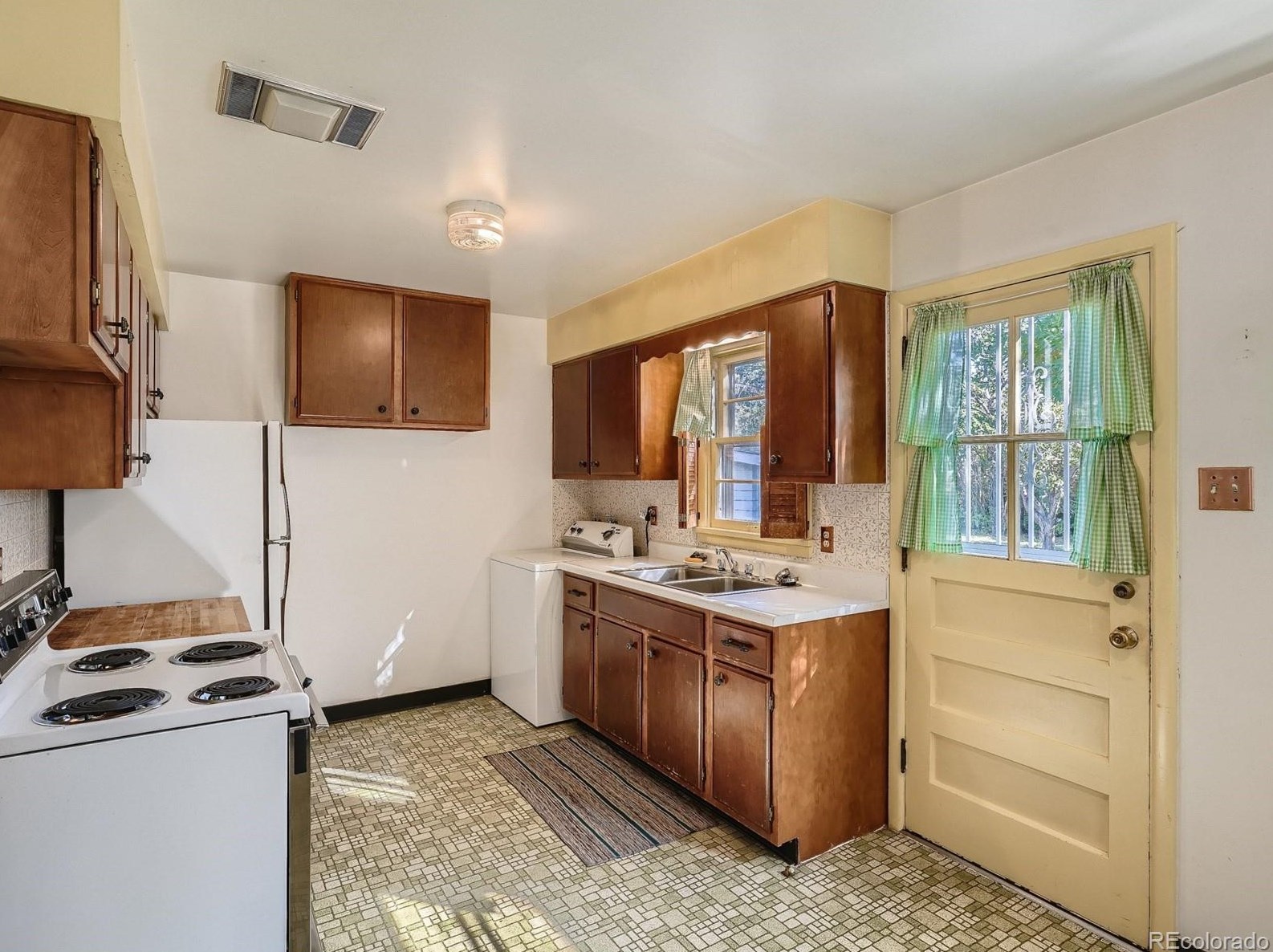 5158 Sherman St, Littleton CO 80121-8034 exterior