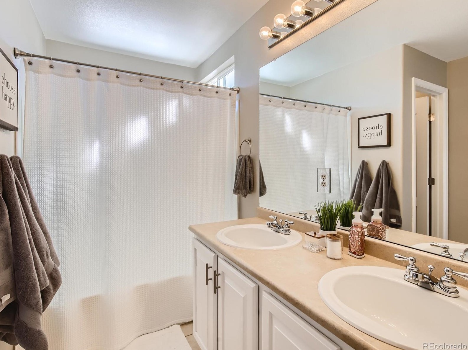 192 Peabody St, Castle Rock CO  80104-8812 exterior