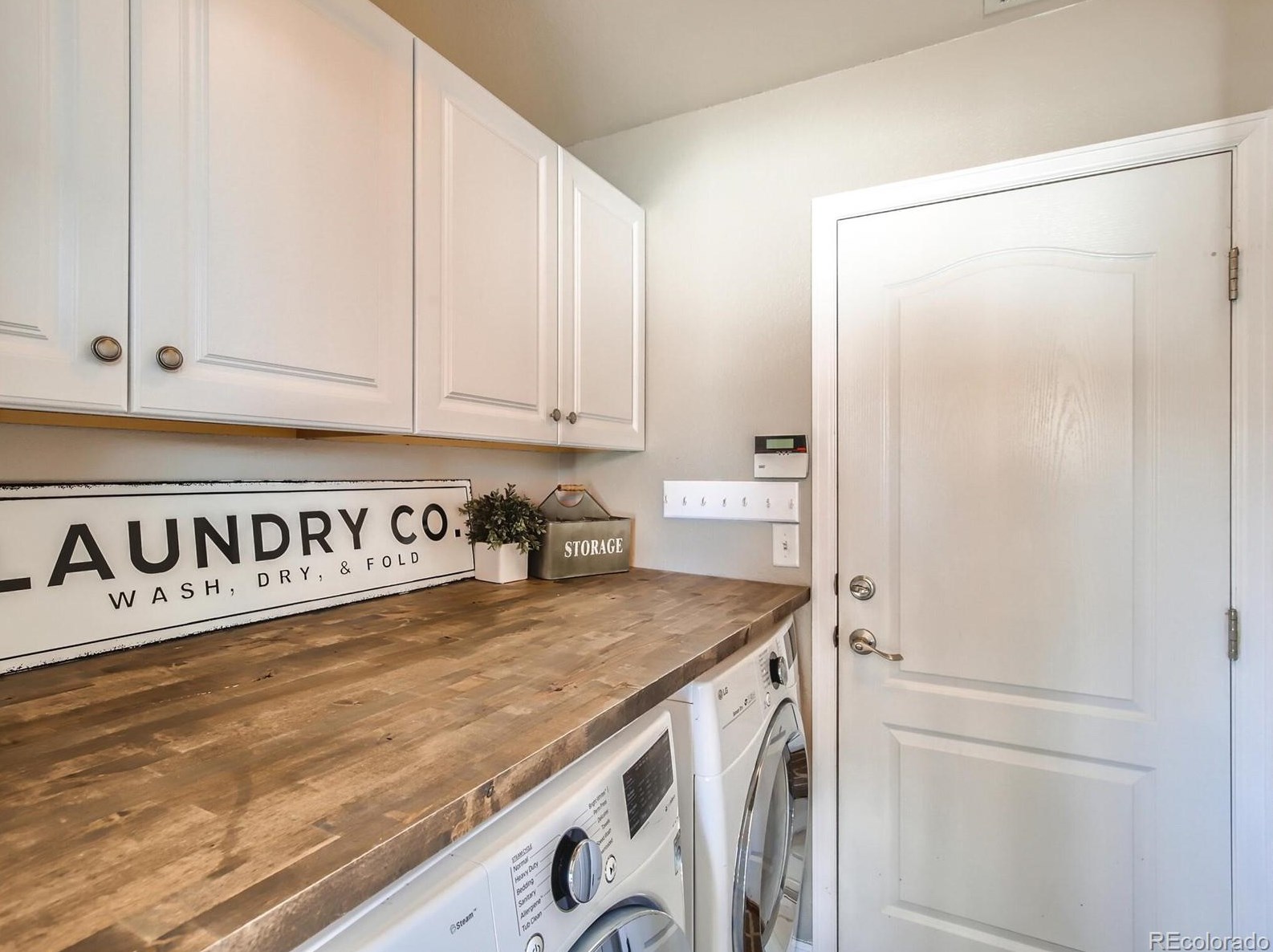 192 Peabody St, Castle Rock CO  80104-8812 exterior