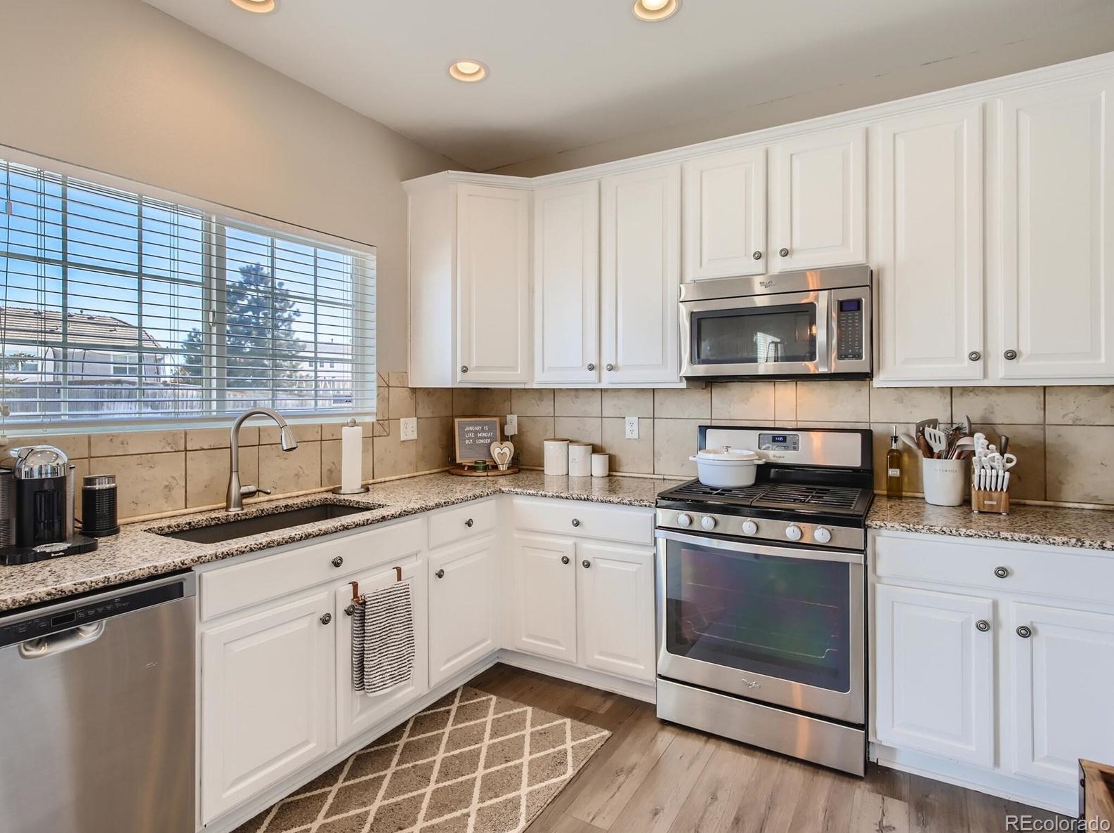 192 Peabody St, Castle Rock CO  80104-8812 exterior