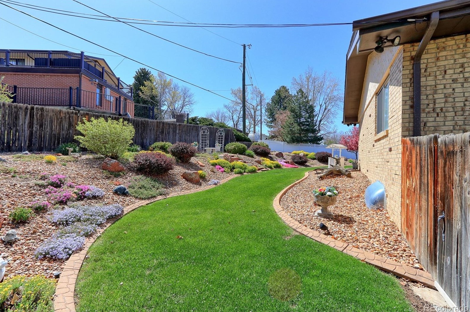 6927 Dudley Dr, Arvada CO  80004-1741 exterior