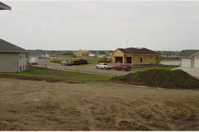 409 Sienna Ct, Marshall, MN 56258 - Photo 1