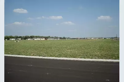 704 Elizabeth St, Marshall, MN 56258 - Photo 1