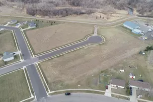 514 Darlene Dr, Marshall, MN 56258 - Photo 1