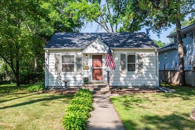 226 18th Avenue N - Photo 1