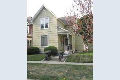 921 4th Avenue NE - Photo 1