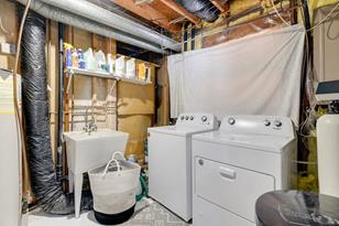 240 Iris St - Photo 17