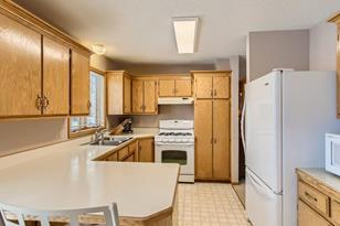 132 Stuart Dr - Photo 3