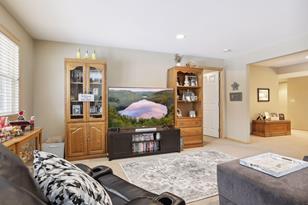 2055 Rushmore Dr - Photo 9
