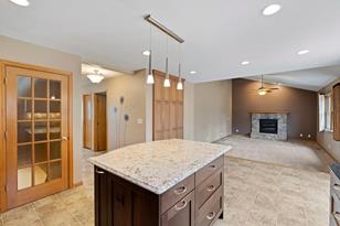 9597 Brookview Cir - Photo 3