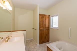 1067 Holton Ave - Photo 11