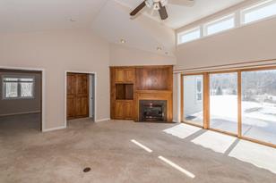 1067 Holton Ave - Photo 3