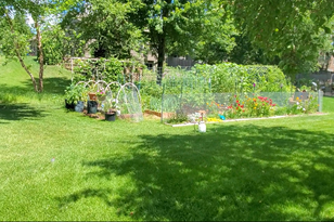 804 Woodridge Dr S, Chaska, MN 55318