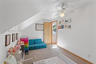 3017 York Ave N - Photo 35