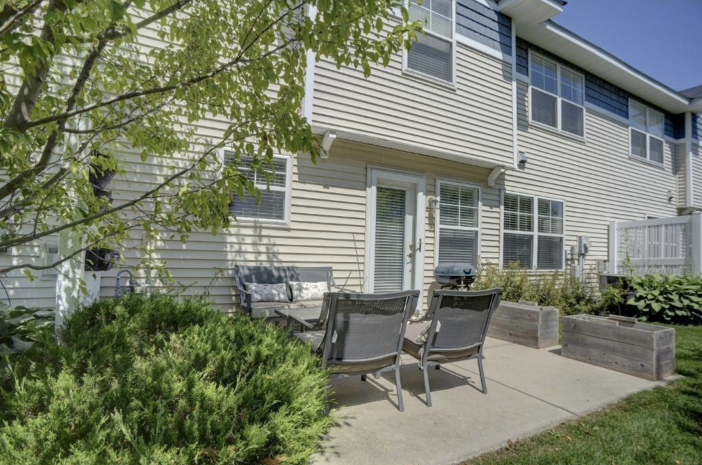 15643 60th Ave, Minneapolis MN  55446-4581 exterior