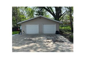 422 3rd St NE - Photo 3