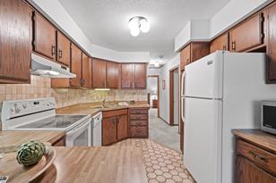 2527 Rose Ave E - Photo 5