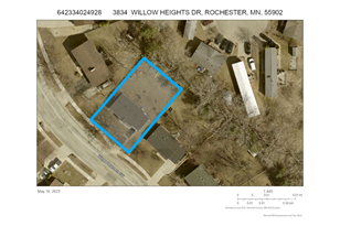 3834 Willow Heights Dr, Rochester MN  55902-1228 exterior