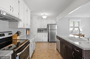 2415 Ronald Ave - Photo 5