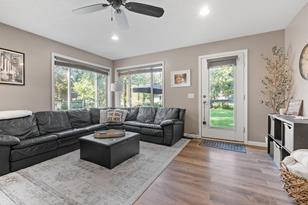 7910 Greenfield Ave - Photo 5