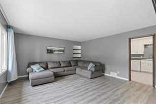 921 Whitney Dr - Photo 3