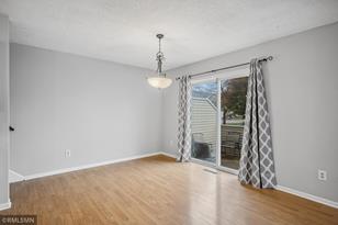 1114 Pecks Woods Dr - Photo 3