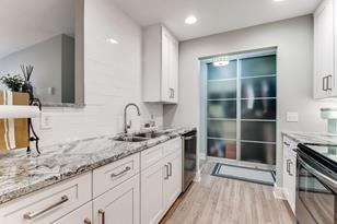 205 Barry Ave S - Photo 5