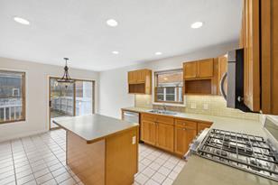 454 Goodrich Ave - Photo 3