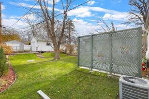 2952 Ewing Ave N - Photo 29