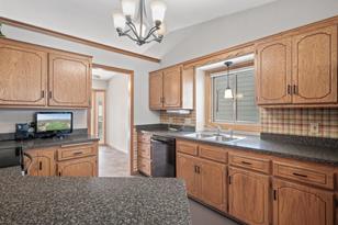 10920 Jersey Ct N - Photo 3