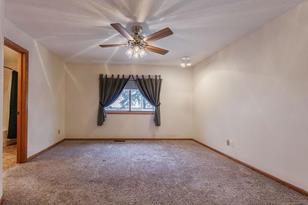 808 Southview Ct E - Photo 5